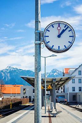 포토 JPG 해외이미지 얼굴 벽 시계 여행 백그라운드 비즈니스 건축양식 교통시설 사람없음 야외 건물 금속 검은색 기차 수확 흰색 기구 긴급 도시 시간 원형 전철 역 도착 손목시계 측정 오브젝트 사인 속도 출발 복고 일반 단상 재촉 분 선로 옛날 터미널 스타일 해외포토 도형 건축물 건축 육상교통 컬러 교통 컨셉 농업 장신구 재질 대중교통 신체부위 시설 파일형식 이미지허브