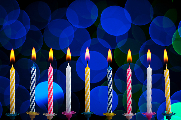 포토 JPG 해외이미지 분홍색 백그라운드 촛불 사람없음 장식 가로 파란색 노란색 검은색 어둠 줄무늬 활발 생일 그룹 오브젝트 연소 광 멀티 줄서기 해외포토 기념일 컬러 컨셉 무늬 초 모션 파일형식 이미지허브