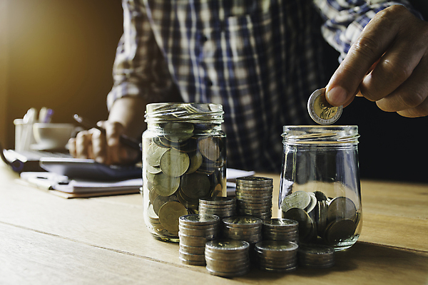 포토 JPG 해외이미지 손 백그라운드 컨셉 돈 비즈니스 손가락 그래프 사람없음 금융 경제 쌓기 달러 금속 동전 저축 성장 흰색 시장 재산 주식 투자 상승 이익 회계 보험 대출 수입 해외포토 컬러 모션 재질 신체부위 파일형식 이미지허브