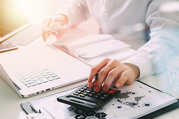 포토 JPG 해외이미지 직업 손 돈 비즈니스 건강 병원 사람없음 치료 금융 스마트폰 컴퓨터 사무실 약 자료 시험 저축 계산기 의사 흰색 네트워크 스마트 이익 외과 회계 보험 계산서 대출 돌봄 요금 경제학 제공자 비용 수수료 해외포토 교육 컬러 컨셉 의학 모션 문구용품 신체부위 경제 전자제품 핸드폰 스마트기기 장비 의료진 재산 파일형식 이미지허브