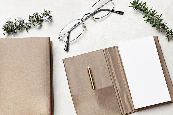 포토 JPG 해외이미지 디자인 꽃 종이 안경 비즈니스 직장 사람없음 책 빛 사무실 펜 우주 흰색 나뭇가지 업무 작업실 책상 오브젝트 레이아웃 머리위 패드 정물화 미니멀 해외포토 나무 식물 잡화 컬러 가구 회사 필기구 작업 그림 파일형식 이미지허브