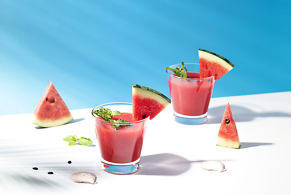 포토 JPG 해외이미지 잎 잔 수박 실내 그림자 사람없음 조개껍데기 민트 파란배경 수박씨 수박조각 수박주스 해외포토 식물 식기 조각 백그라운드 과일 조개 씨앗 내부 파란색 과일주스 허브 파일형식 이미지허브