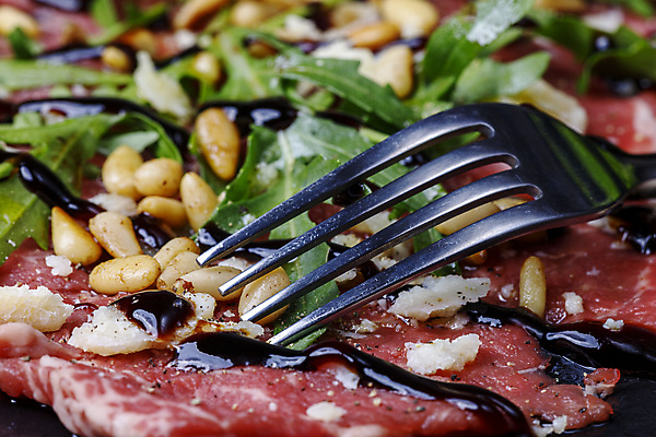 포토 JPG 해외이미지 접시 음식 빵 조각 백그라운드 포크 잎 치즈 건강 육류 요리 사람없음 목재 빨간색 초록색 와인 검은색 식사 이탈리아 샐러드 소고기 추위 신선 고급 애피타이저 상추 레몬 날것 슬라이스 대리석 후추 점심식사 루꼴라 석판 해외포토 나무 식물 식기 유럽 컬러 컨셉 채소 과일 식재료 재료 유제품 주류 향신료 파일형식 이미지허브