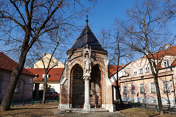 포토 JPG 해외이미지 공원 기독교 종교 십자가 건축양식 미술 사람없음 건물 교회 영혼 재산 성자 건축가 작음 정사각형 신성 크로아티아 천연기념물 신앙심 옛날 자그레브 해외포토 도형 직업 건축물 공공시설 건축 유럽 종교건축 문화예술 금융 크기 파일형식 이미지허브