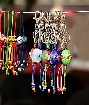 포토 JPG 해외이미지 리본 줄 목걸이 팔찌 유리 미술 사람없음 컬러풀 유행 금속 반지 고리 보석 특별함 핸드메이드 해외포토 컬러 컨셉 장신구 재질 문화예술 광석 파일형식 이미지허브