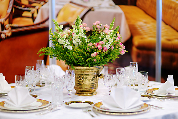 포토 JPG 해외이미지 그릇 식기 접시 디자인 꽃 분홍색 결혼 포크 유리 탁자 결혼식 기념 이벤트 사람없음 내부 장식 빨간색 빛 장미 파티 요식업 식당 와인 식사 저녁식사 희망 식탁보 흰색 고급 우아함 은색 배열 서비스 메뉴 냅킨 기회 설정 점심식사 완벽 접수 정중 해외포토 식물 감정 산업 컬러 가구 컨셉 재질 주류 상점 파일형식 이미지허브