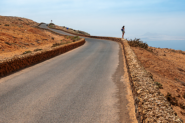 포토 JPG 해외이미지 구름 유럽 도로 선 여행 곡선 자연 하늘 산 파노라마 풍경 사람없음 야외 여름 파란색 침묵 고요 흰색 시골 고속도로 스페인 정상 아스팔트 언덕 장면 지역 내추럴 선로 절정 수평선 해외포토 자연요소 계절 나라 길 컬러 교통시설 촬영기법 소리 생태계 파일형식 이미지허브