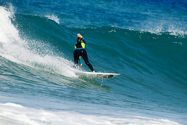 포토 JPG 해외이미지 모델 1 라이프스타일 행복 스포츠 파도 섬 포즈 신체 휴가 한명 미소 사람 물 파란색 태양 유행 맑음 수중 젖음 흰색 서핑보드 서핑 떨어짐 날씬함 서퍼 완벽 혼자 해외포토 자연요소 감정 바다 컬러 컨셉 날씨 운동선수 표정 생활 수상스포츠 보드_스포츠 몸매 파일형식 이미지허브