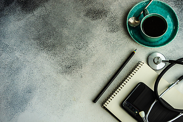 포토 JPG 해외이미지 커피 음료 백그라운드 컨셉 청진기 모바일 안전 사람없음 컵 스마트폰 약 쪽지 머그컵 작업 돌봄 전염병 카페인 카피스페이스 해외포토 식기 의학 의료기기 모션 핸드폰 스마트기기 공백 질병 파일형식 이미지허브