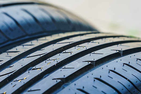 포토 JPG 해외이미지 자동차 새로움 안전 사람없음 여름 바퀴 닫기 브레이크 묘사 그림 타이어 부드러움 고무 자동 해외포토 계절 육상교통 컨셉 모션 감각 파일형식 이미지허브