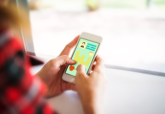 포토 JPG 해외이미지 손 여자 인터넷 비즈니스 통신 탁자 모바일 사람 사람없음 목재 노트북 스마트폰 핸드폰 컴퓨터 사무실 알약 스크린 플랫 어플리케이션 연결 레이아웃 위치 온라인 프리랜서 해외포토 나무 직업 가구 재료 신체부위 전자제품 스마트기기 약 파일형식 이미지허브