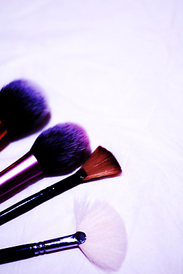 포토 JPG 해외이미지 직업 얼굴 백그라운드 그림자 사람없음 세트 유행 우주 검은색 페인트 화장품 장비 흰색 공구 붓 화려 상품 가루 볼터치 피부관리 만들기 예술가 페인트붓 고립 해외포토 컬러 컨셉 모션 신체부위 화장 뷰티 도구 파일형식 이미지허브