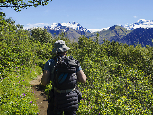 포토 JPG 해외이미지 여행 백그라운드 배낭 자연 하늘 산 아이슬란드 국립공원 풍경 사람없음 야외 초록색 여름 파란색 컬러풀 여행객 걷기 얼음 트래킹 하이킹 흰색 황무지 정상 오솔길 빙하 북쪽 절정 해외포토 자연요소 계절 공원 유럽 길 컬러 가방 모션 레저 사람 방향 생태계 파일형식 이미지허브