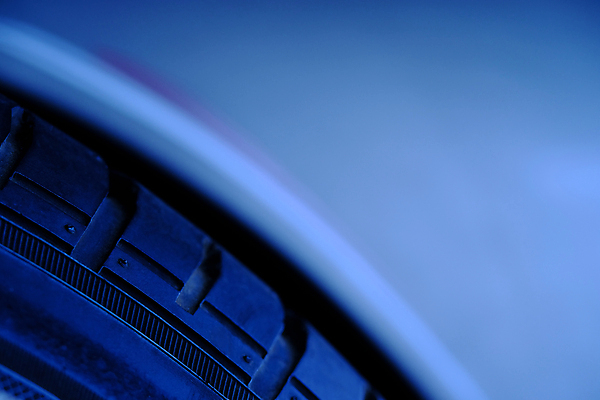 포토 JPG 해외이미지 도로 백그라운드 겨울 패턴 교통시설 자동차 표면 추상 새로움 안전 사람없음 옆모습 파란색 빛 검은색 어둠 재활용 공연 운전 흰색 레이싱 바퀴 원형 닫기 묘사 오브젝트 속도 질감 타이어 밟기 짐차 고무 고립 선로 제어 해외포토 도형 계절 길 육상교통 뷰포인트 컬러 교통 컨셉 무늬 모션 이벤트 시합 시설 친환경 파일형식 이미지허브