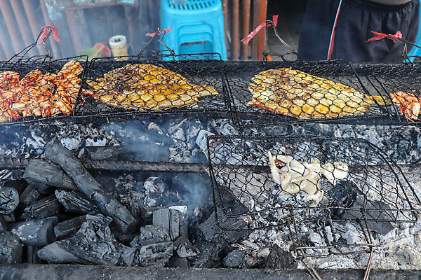 포토 JPG 해외이미지 접시 음식 바다 백그라운드 다이어트 토마토 채소 오렌지 조개 새우 파슬리 건강 마늘 어류 요리 사람없음 목재 빨간색 초록색 파티 식당 식사 저녁식사 튀김 신선 뜨거움 호랑이 맛 그릴 바비큐 굽기 먹기 레몬 해산물 점심식사 해외포토 나무 식기 컬러 컨셉 과일 재료 포유류 모션 주방용품 어패류 갑각류 이벤트 상점 수중동물 구이 파일형식 이미지허브