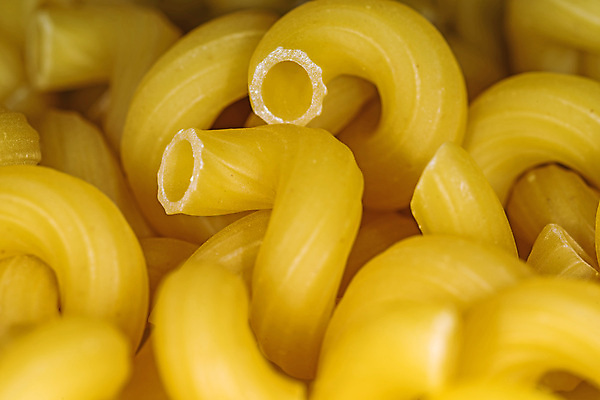 포토 JPG 해외이미지 전통 접시 유럽 문화 음식 백그라운드 곡선 다이어트 재료 건조 파스타 건강 요리 사람없음 노란색 주방 저녁식사 침묵 이탈리아 그룹 황금 맛 밀 먹기 오브젝트 국수 질감 날것 흙더미 와인오프너 전국 채식주의자 해외포토 식기 나라 선 컬러 컨셉 모션 곡류 서양음식 식사 소리 흙 면류 채식 병따개 파일형식 더미 이미지허브