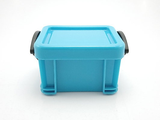 포토 JPG 해외이미지 디자인 사람없음 옆모습 파란색 상자 쌓기 뚜껑 정상 작음 플라스틱 오브젝트 잠금 수납 층 해외포토 뷰포인트 컬러 모션 재질 크기 보안 파일형식 이미지허브