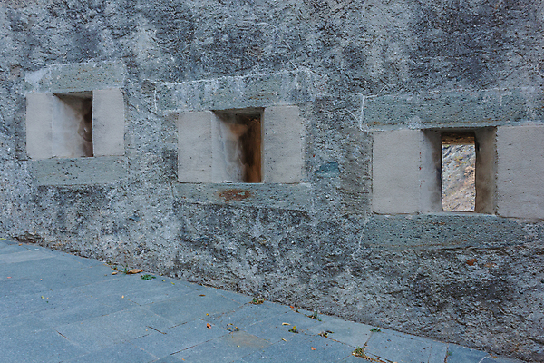 포토 JPG 해외이미지 무기 벽 건축양식 사람없음 건물 펼침 회색 성 보안 옛날 해외포토 건축물 건축 컬러 모션 안전 파일형식 이미지허브