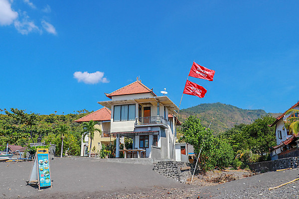 포토 JPG 해외이미지 구름 모래 바다 섬 여행 백그라운드 자연 조류 하늘 날리기 바람 휴가 산 주택 건조 아이슬란드 풍경 사람없음 야외 빨간색 초록색 여름 파란색 강 마을 검은색 깃발 언덕 화산 울퉁불퉁 해외포토 자연요소 동물 계절 유럽 컬러 모션 날씨 건물 생태계 파일형식 이미지허브