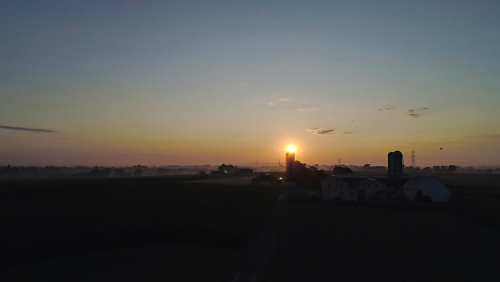 포토 JPG 해외이미지 구름 실루엣 분홍색 여행 오렌지 자연 하늘 아침 따뜻함 안테나 파노라마 풍경 사람없음 야외 빨간색 물 여름 파란색 빛 컬러풀 햇빛 태양 농장 노란색 일출 보라색 검은색 일몰 새벽 황금 드론 사일로 수평선 해외포토 주간 자연요소 계절 컬러 농업 과일 통신 촬영기법 노을 생태계 파일형식 이미지허브