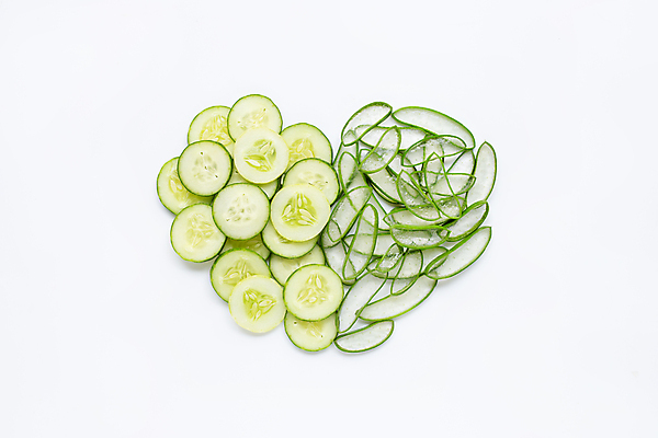 포토 JPG 해외이미지 스튜디오촬영 단면 오이 실내 사람없음 하이앵글 하트 흰배경 알로에 플랫레이 해외포토 모양 식물 뷰포인트 백그라운드 채소 내부 흰색 플랫 파일형식 이미지허브