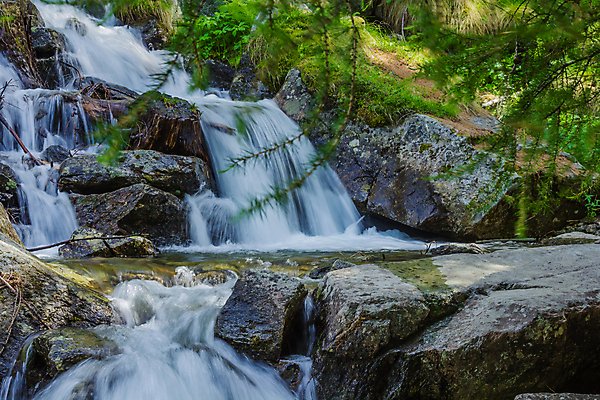 포토 JPG 해외이미지 나무 공원 여행 자연 산 풍경 사람없음 야외 초록색 물 점프 침묵 이탈리아 폭포 회색 흰색 소나무 큼 암초 산기슭 전국 파라다이스 해외포토 자연요소 식물 공공시설 유럽 컬러 모션 소리 크기 생태계 파일형식 이미지허브
