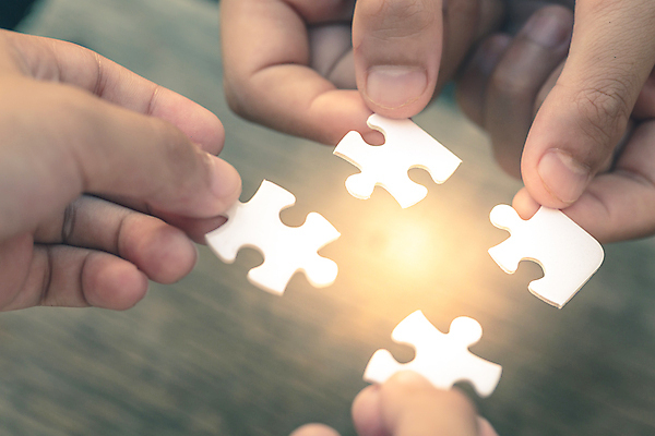 포토 JPG 해외이미지 직업 손 조각 백그라운드 컨셉 회사 비즈니스 사업가 통신 성공 협력 아이디어 직장 함께함 관리 사람 사람없음 건물 사무실 흰색 잡기 업무 작업 비즈니스맨 퍼즐 그룹 계획 정상 연결 문제 해결 지원 통일 콜라보레이션 해외포토 건축물 남자 컬러 모션 신체부위 직장인 파일형식 이미지허브