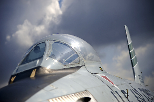 포토 JPG 해외이미지 하늘 비행기 사람없음 어둠 역사 공군 항공 군용 제트기 육군 대패 해외포토 항공교통 대중교통 군대 파일형식 이미지허브