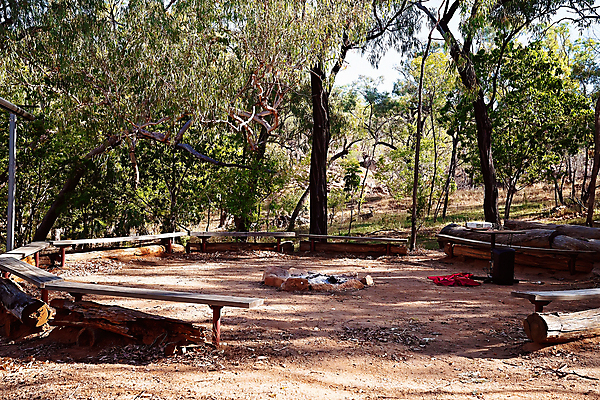 포토 JPG 해외이미지 공원 벤치 노래 휴가 휴식 대화 사람없음 여행객 환경 추위 시골 저녁 숲 모닥불 즐거움 휴양지 화산 통나무 지역 사방 오지 전국 특별함 해외포토 나무 공공시설 감정 음악 컨셉 의자 불 산 말하기 사람 장소 야간 파일형식 이미지허브