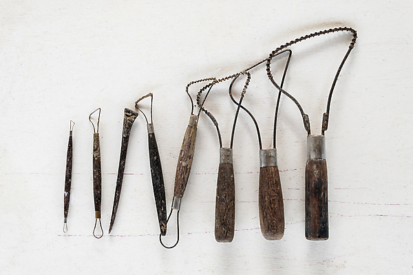 포토 JPG 해외이미지 디자인 조각 백그라운드 탁자 기술 창조 미술 취미 사람없음 목재 세트 쌓기 금속 침묵 장비 도구 공구 업무 도자기 그룹 작업실 칼 공예 오브젝트 그림 질감 날카로움 예술가 위치 점토 기어 DIY 조각가 중고 커터 핸드메이드 해외포토 나무 가구 재료 모션 재질 문화예술 소리 작업 파일형식 이미지허브