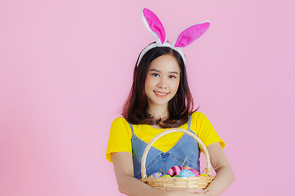 포토 JPG 해외이미지 백인 모델 전통 라이프스타일 손 디자인 계절 여자 행복 분홍색 백그라운드 휴가 부활절 기념 한명 사람 성인 장식 컬러풀 노란색 바구니 우주 계란 축제 페인트 봄 축하 잡기 4월 심볼 흥분 긍정 귀 해외포토 서양인 1 기념일 감정 컬러 컨셉 모션 생활 신체부위 알 날짜 파일형식 이미지허브