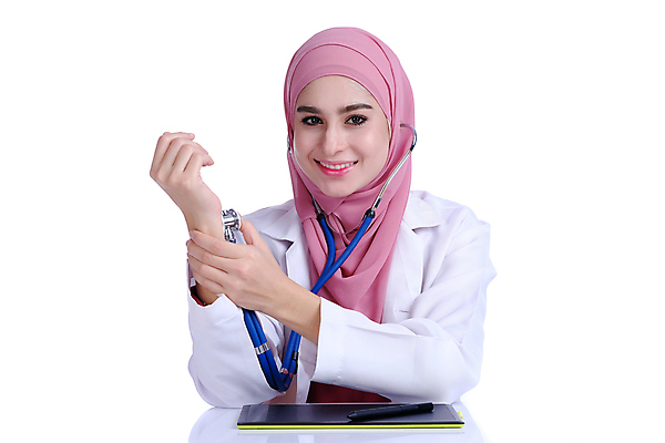 포토 JPG 해외이미지 직업 라이프스타일 응시 여자 청진기 실내 건강 병원 한명 서기 사람 성인 가로 약 건강관리 자료 환자 간호사 의사 정보 대표 이슬람교 서비스 보여주기 적재 독립 돌봄 서류판 인턴 해외포토 1 시선 종교 비즈니스 의학 의료기기 모션 관리 내부 생활 사무용품 의료진 파일형식 이미지허브