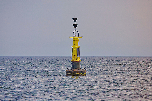 포토 JPG 해외이미지 파도 바다 여행 백그라운드 자연 하늘 휴가 경비 안전 풍경 사람없음 야외 물 여름 파란색 빛 노란색 보트 구출 보호 심볼 오브젝트 사인 신호 보안 네비게이션 부표 점화 수평선 해외포토 자연요소 계절 컬러 컨셉 배_교통 도움 생태계 파일형식 이미지허브