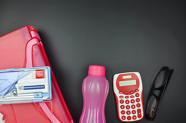 포토 JPG 해외이미지 디자인 교육 종이 안경 백그라운드 컨셉 비즈니스 배낭 학교 탁자 문구용품 창조 사람없음 책 스터디 컬러풀 연필 펜 우주 쪽지 공책 침묵 장비 계산기 직물 플랫 정상 큼 가득함 책상 오브젝트 위치 강렬 고립 미니멀 해외포토 잡화 컬러 가구 가방 학용품 학습 필기구 소리 크기 파일형식 이미지허브