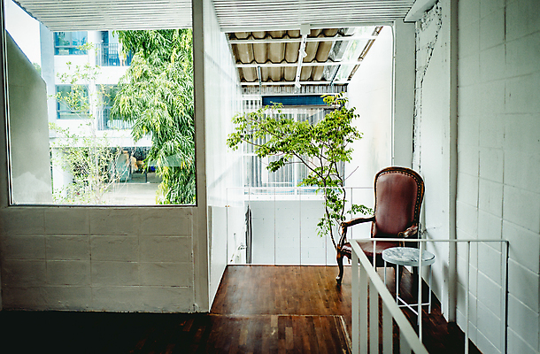 포토 JPG 해외이미지 직업 라이프스타일 산업 커피 음료 가구 백그라운드 의자 건축양식 탁자 아침 실내 요리 사람없음 내부 목재 장식 컵 인테리어 갈색 우주 상점 식당 검은색 식사 카페 수확 흰색 뜨거움 플랫 아침식사 큼 수집 먹기 계산대 아로마 바리스타 카푸치노 라떼 카페인 콘크리트 스타일 해외포토 주간 나무 식기 디자인 건축 컬러 생활용품 농업 재료 모션 생활 크기 파일형식 이미지허브