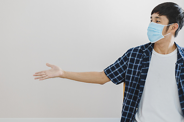 포토 JPG 해외이미지 백인 라이프스타일 응시 남자 행복 인터넷 비즈니스 통신 모바일 주택 실내 한명 사람 동양인 성인 스마트폰 쇼핑 사무실 알약 상점 잡기 업무 작업 비즈니스맨 자신감 구매 가격 상업 결제 온라인 전자상거래 마케팅 터치스크린 해외포토 서양인 1 시선 감정 모션 인종 내부 건물 생활 핸드폰 스마트기기 약 직장인 파일형식 이미지허브