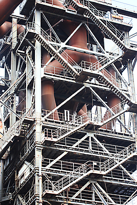 포토 JPG 해외이미지 전신 남자 산업 모래 유니폼 2 농업 건축양식 공장 안전 사람 사람없음 뒷모습 파란색 노란색 탑 금속 기계 장비 업무 제조 컨테이너 버리기 상업 탱크 시멘트 수납 무거움 발판 고용 실린더 옛날 철강 콘크리트 해외포토 건축물 옷 건축 뷰포인트 컬러 공업 모션 재질 구직 작업 무게 채용 파일형식 이미지허브