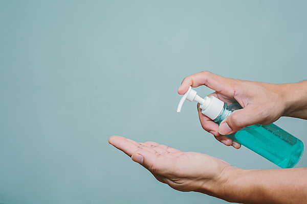 포토 JPG 해외이미지 손 손바닥 들기 신체부위 잡기 약국 로션 위생관리 코로나바이러스 손소독제 해외포토 의학 모션 관리 사람 화장품 바이러스 소독제 파일형식 이미지허브