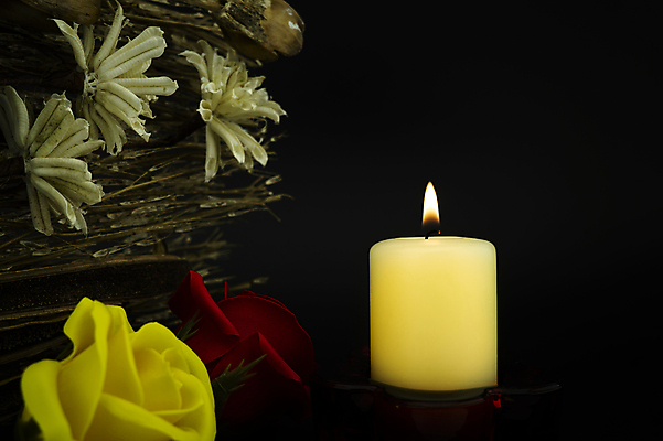 포토 JPG 해외이미지 꽃 종교 백그라운드 컨셉 꽃무늬 촛불 불꽃 이벤트 사람없음 빨간색 장미 반사 노란색 검은색 어둠 슬픔 흰색 죽음 영혼 심볼 오브젝트 애도 기념물 장례 연소 왁스 장례식 적자 칼라꽃 동정 해외포토 식물 감정 컬러 무늬 초 불 파일형식 이미지허브