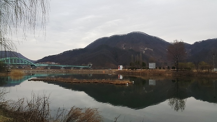 포토 JPG 해외이미지 나무 식물 구름 계절 백그라운드 밭 자연 하늘 산 풍경 잔디 사람없음 야외 초록색 물 여름 파란색 빛 강 컬러풀 햇빛 태양 환경 맑음 봄 시골 신선 언덕 장면 내추럴 웅장함 수평선 해외포토 자연요소 컬러 농업 날씨 생태계 파일형식 이미지허브