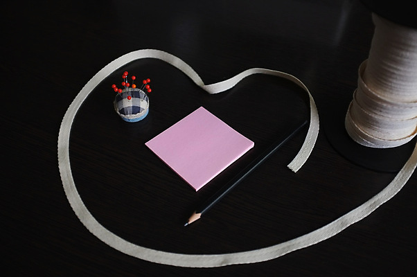 포토 JPG 해외이미지 직업 옷 산업 백그라운드 비즈니스 장신구 탁자 버튼 프레임 직장 줄자 취미 사람없음 빛 세트 유행 검은색 도구 공구 직물 업무 작업실 실 바느질 디자이너 측정 오브젝트 질감 실타래 재단 재단사 핸드메이드 해외포토 컬러 가구 회사 자 작업 파일형식 이미지허브