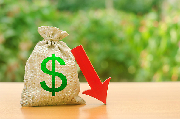 포토 JPG 해외이미지 화살표 컨셉 돈 사람없음 아웃포커스 금융 경제 달러 돈자루 하락 수입 위기 적자 비용 해외포토 촬영기법 재산 파일형식 이미지허브