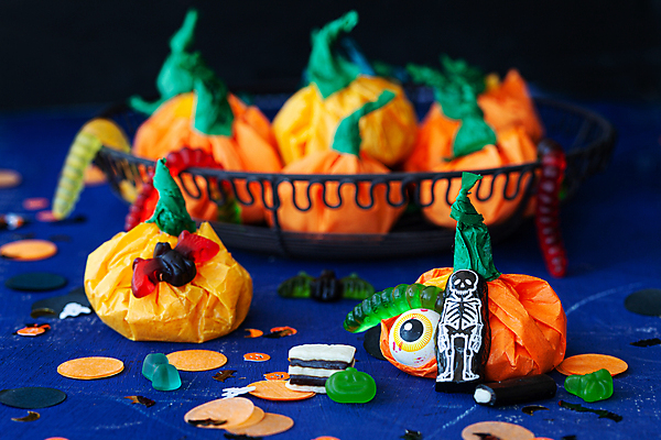 포토 JPG 해외이미지 호박 골격 사탕 사람없음 가로 컬러풀 초콜릿 할로윈 달콤 무서움 설탕 꽃가루 해외포토 감정 컬러 채소 디저트 맛 가루 파일형식 이미지허브