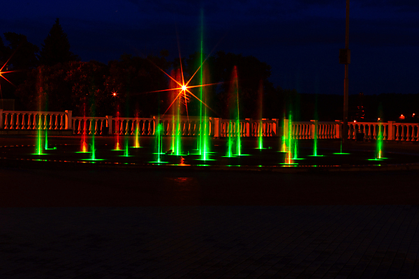 포토 JPG 해외이미지 여행 백그라운드 추상 전등 거리 사람없음 가로 초록색 빛 컬러풀 노란색 어둠 도시 야간 분수 보케 타운 빛망울 블러 유흥 효과 해외포토 자연요소 컬러 무늬 조명 파일형식 이미지허브