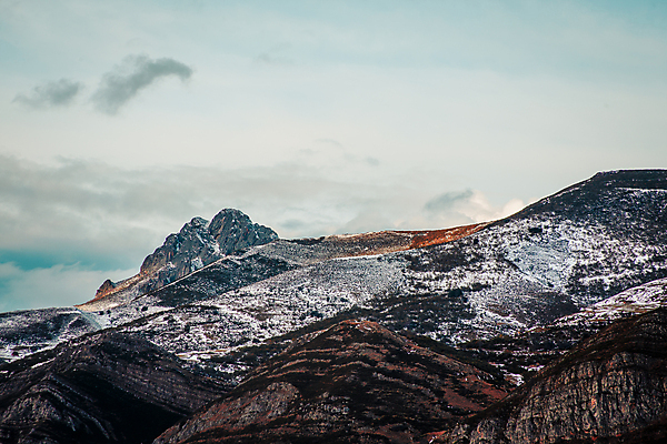 포토 JPG 해외이미지 실루엣 지구 여행 날씨 휴가 스키 휴식 산 파노라마 사람 사람없음 가로 관광지 컬러풀 햇빛 반사 침묵 고요 새벽 탐험 흰색 스페인 발자국 그림 오르기 장면 북쪽 산악가 생태학 웅장함 카피스페이스 정확 해외포토 자연요소 교육 유럽 컬러 컨셉 자국 모션 겨울스포츠 촬영기법 태양 소리 공백 방향 파일형식 이미지허브
