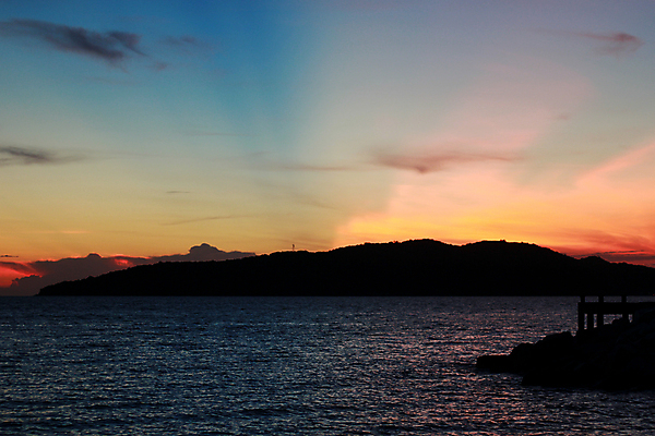 포토 JPG 해외이미지 구름 실루엣 아시아 호수 바다 여행 백그라운드 오렌지 태국 자연 하늘 아침 휴가 산 풍경 사람없음 야외 물 여름 파란색 빛 강 컬러풀 햇빛 태양 반사 노란색 일출 황혼 일몰 새벽 저녁 장면 내추럴 수평선 해외포토 주간 자연요소 계절 나라 컬러 과일 촬영기법 노을 야간 생태계 파일형식 이미지허브