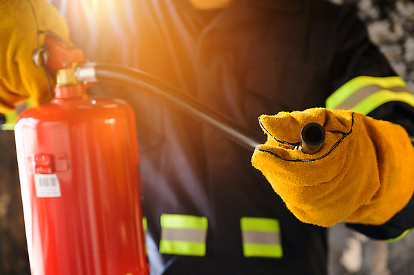 포토 JPG 해외이미지 직업 손 옷 백그라운드 불 경고 한명 안전 빨간색 거품 장비 코트 공구 긴급 잡기 절약 구출 헬멧 위험 소방관 확인 서비스 예방 싸움 보안 공포 호스 기어 소화기 보험 연소 노즐 스프링쿨러 제어 파이프라인 화상 해외포토 자연요소 1 컬러 컨셉 모션 사람 신체부위 외투 도구 도움 상처 안전장비 보호장비 구조원 소방 파이프_관 파일형식 이미지허브