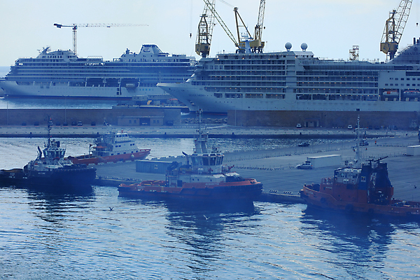 포토 JPG 해외이미지 산업 바다 비즈니스 교통시설 모션 아침 항해 풍경 사람없음 쌓기 일출 항구 맑음 미국 기계 이탈리아 새벽 화물 도구 도시 보트 컨테이너 지중해 기중기 무역 방파제 함선 상업 해안도시 포트 해외포토 주간 자연요소 공공시설 유럽 교통 북아메리카 배_교통 날씨 노을 운송업 중장비 시설 파일형식 이미지허브