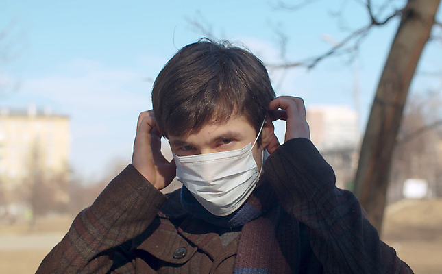 포토 JPG 해외이미지 나무 백인 남자 얼굴 컨셉 날씨 가면 한명 안전 사람 성인 야외 건물 태양 약 건강관리 맑음 봄 추위 도시 호흡기관 보호 질병 위험 예방 감염 인플루엔자 전염병 해외포토 자연요소 서양인 식물 1 건축물 계절 의학 건강 관리 신체부위 장기_의학 바이러스 파일형식 이미지허브