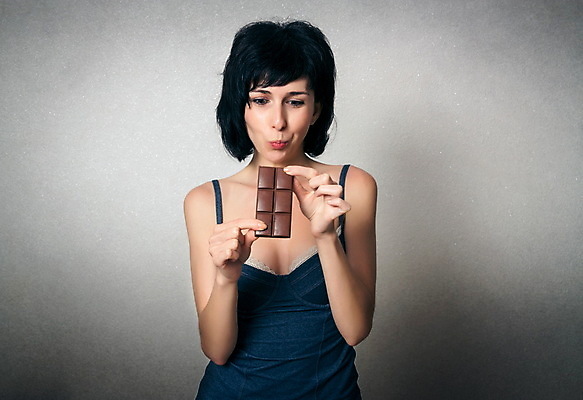 포토 JPG 해외이미지 백인 모델 여자 행복 얼굴 음식 백그라운드 다이어트 갈색머리 건강 사탕 한명 사람 갈색 초콜릿 어둠 흰색 표현 잡기 바 달콤 맛 몸무게 유혹 설탕 먹기 칼로리 고립 해로움 해외포토 서양인 1 헤어스타일 감정 컬러 컨셉 모션 디저트 신체부위 파일형식 이미지허브